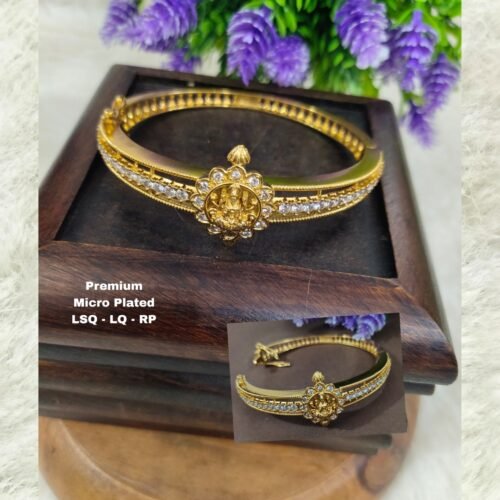 One gram gold Antique bangle bracelet.. Openable